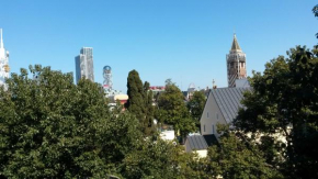 Дуплекс в старом Батуми с видом на церковь